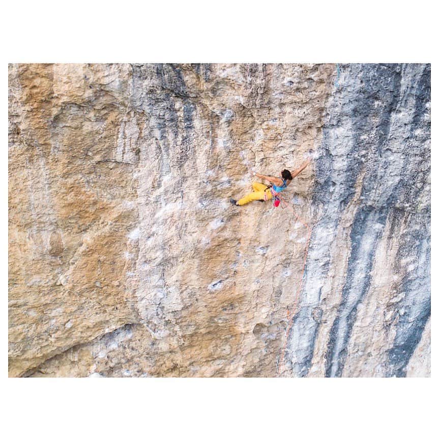 小林由佳さんのインスタグラム写真 - (小林由佳Instagram)「Nice to see how much climber is small on the Rock. ・ ・ #respect #Nature #🌏🧗‍♀️ ・ @mammut_japan  @unparallelup」12月4日 19時59分 - yuca_tan