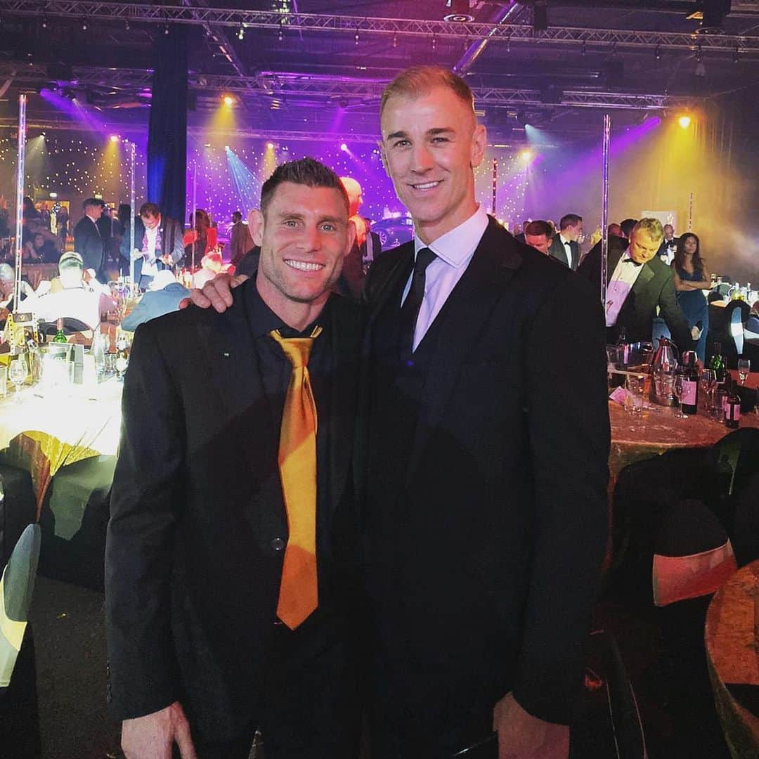 ジョー・ハートのインスタグラム：「What an achievement from this man @jamesmilnerofficial and the @thejamesmilnerfoundation  Over £1’000’000 raised in 8 years of charity work ... I remember when you told me you were going to set this up , at that time we were fighting for leagues, fighting in Europe, ( that hasn’t changed on your side 🙈) you were learning to speak fluent Spanish and also designing and building a house pretty much by yourself! I said you were mad then and I stand by that, the geniuses with big hearts  have to have a bit of craziness in them! Congrats mate #INMAN」