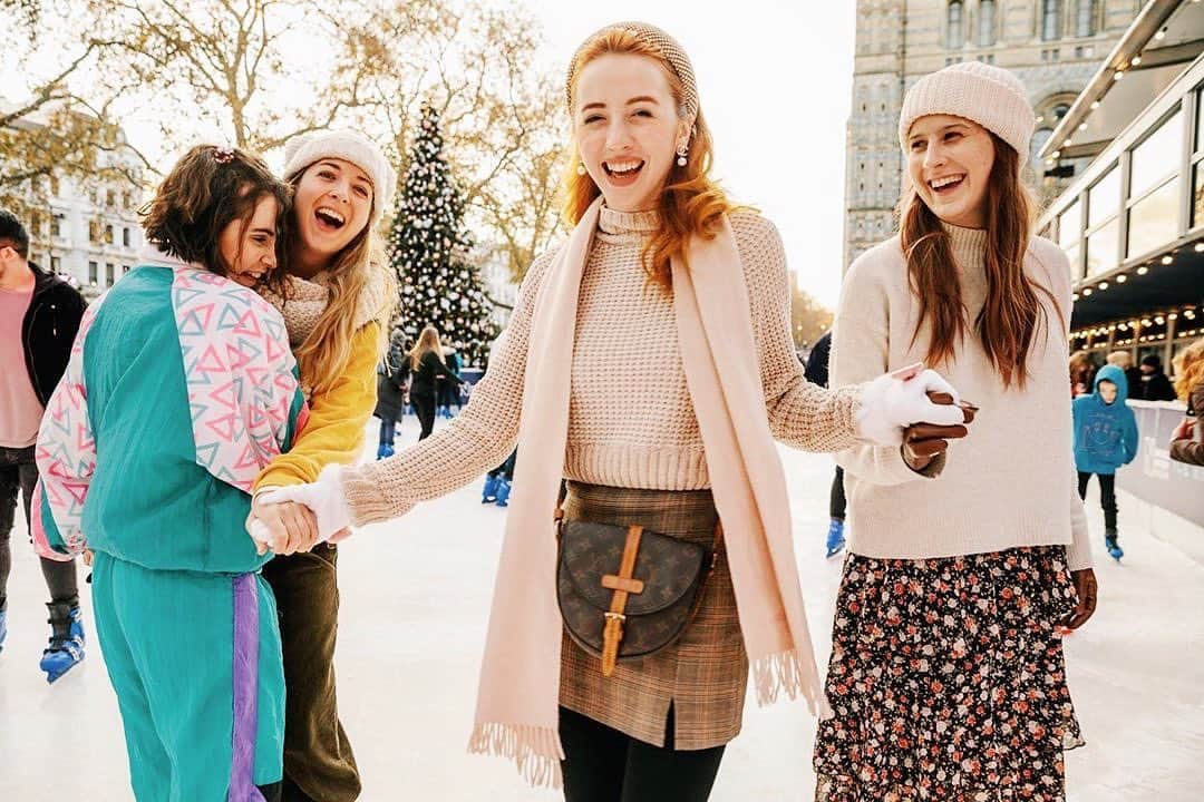 ベッキー・クルーエルのインスタグラム：「the most fun with the best girls 🥳 found this snap on the ice rink’s Instagram! we all have such different styles I love it」