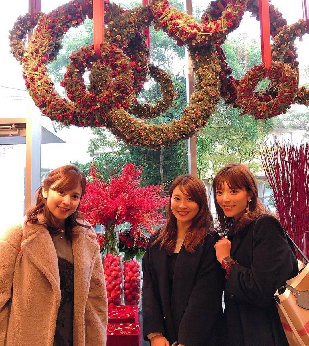 久慈暁子さんのインスタグラム写真 - (久慈暁子Instagram)「* 先日同期の TBS 山本里菜アナ テレビ朝日 三谷紬アナ とランチをしました🍔 やっぱり一緒にいると 楽だな〜と感じさせてくれる 楽しいメンバーです😚💐 * #同期 #2017年入社」12月4日 20時24分 - kuji_akiko