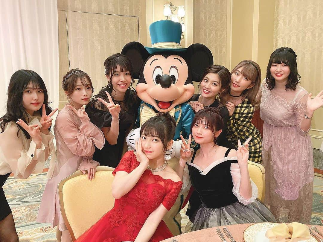 林ゆめさんのインスタグラム写真 - (林ゆめInstagram)「ゼロイチ大忘年会は今年もディズニー！﻿ しかもそのままディズニーランドホテルにみんなでお泊まりした☺️﻿ またミッキーとかがきてくれたよ🥺❤️﻿ ﻿ 最高に幸せだった！！！﻿ ﻿ ﻿ #ゼロイチファミリア #忘年会 #ディズニーランドホテル #ミッキー」12月4日 20時35分 - ___yuume.18