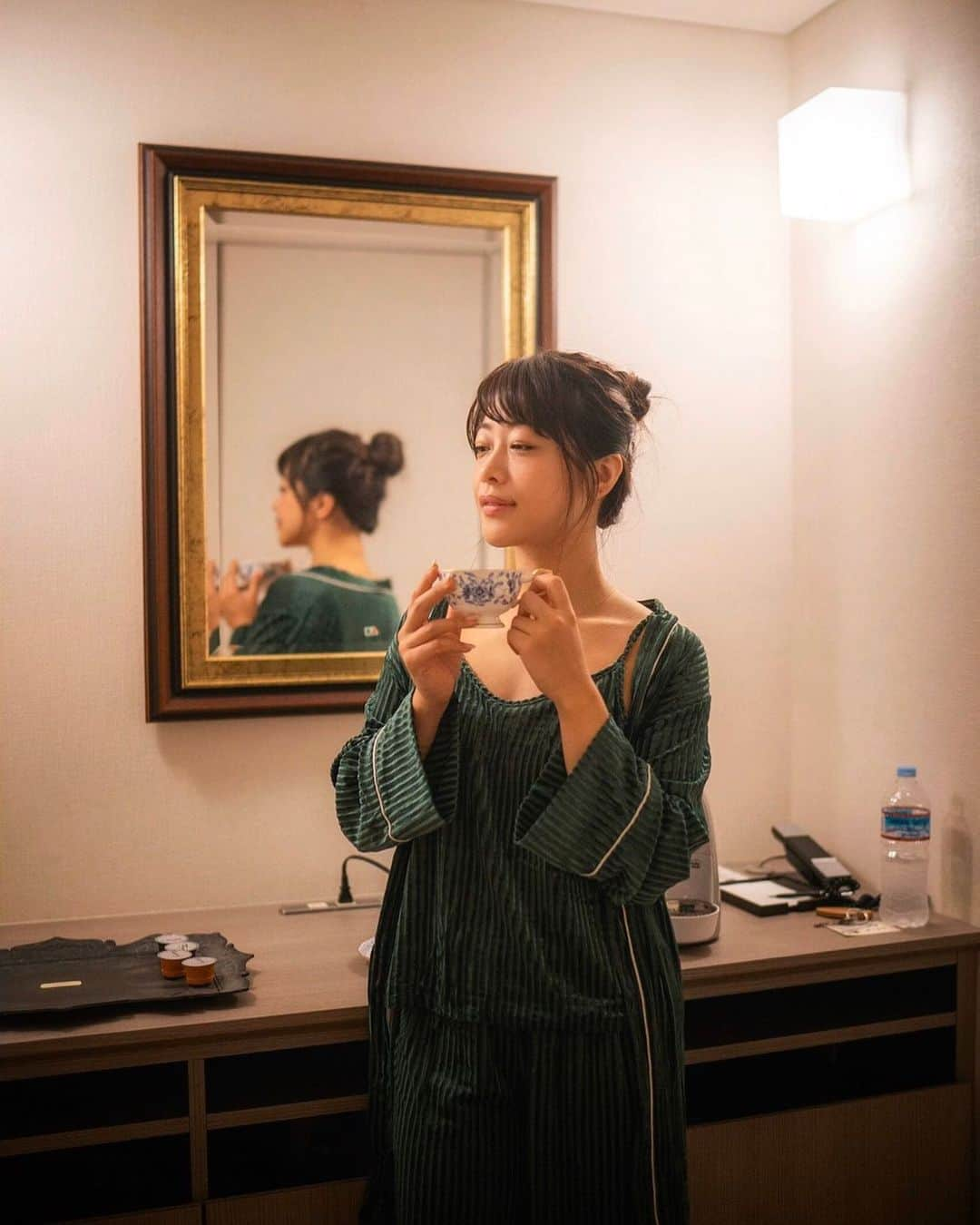 Kozue Kawabeさんのインスタグラム写真 - (Kozue KawabeInstagram)「繁忙期乗り越えたはずなのに、また繁忙期。ブラック… いさぎよく自分時間をとる勇気大切。ストレスにまけない。 @tabimuse さんで次の旅の妄想中♡おしゃれスポット沢山でイメージしやすい♡ㅤㅤㅤㅤㅤㅤㅤㅤㅤㅤㅤㅤㅤ ㅤㅤㅤㅤㅤㅤㅤㅤㅤㅤㅤㅤㅤ ㅤㅤㅤㅤㅤㅤㅤㅤㅤㅤㅤㅤㅤㅤㅤㅤㅤㅤㅤㅤㅤㅤㅤㅤㅤㅤ ㅤㅤㅤㅤㅤㅤㅤㅤㅤㅤㅤㅤㅤ #パジャマ #ルームウェア #コーヒー #コーヒータイム #リラックスタイム #ストレス #ストレス発散 #ストレス解消　ㅤㅤㅤㅤㅤㅤㅤㅤㅤㅤㅤㅤㅤㅤㅤㅤㅤㅤㅤㅤㅤㅤㅤㅤㅤㅤㅤㅤㅤㅤㅤㅤㅤㅤㅤㅤㅤㅤㅤㅤㅤㅤㅤㅤㅤㅤㅤㅤㅤㅤㅤㅤㅤㅤㅤㅤㅤㅤㅤㅤㅤㅤㅤㅤㅤ#instagram #instagramjapan  #タビジョ  #カメラ女子  #東京カメラ部 #girlsborntotravel #写真好きな人と繋がりたい  #カメラ女子 #東京女子部  #ladiesgoneglobal  #ファインダー越しの私の世界  #女子会　#genic_hotel #ホテル #hotel  #genic_mag #visitjapan #星野リゾート #女子旅 #hoshinoresort  #比叡山　#星のやバリ #tabimuse_星のや」12月4日 20時44分 - miyaco8