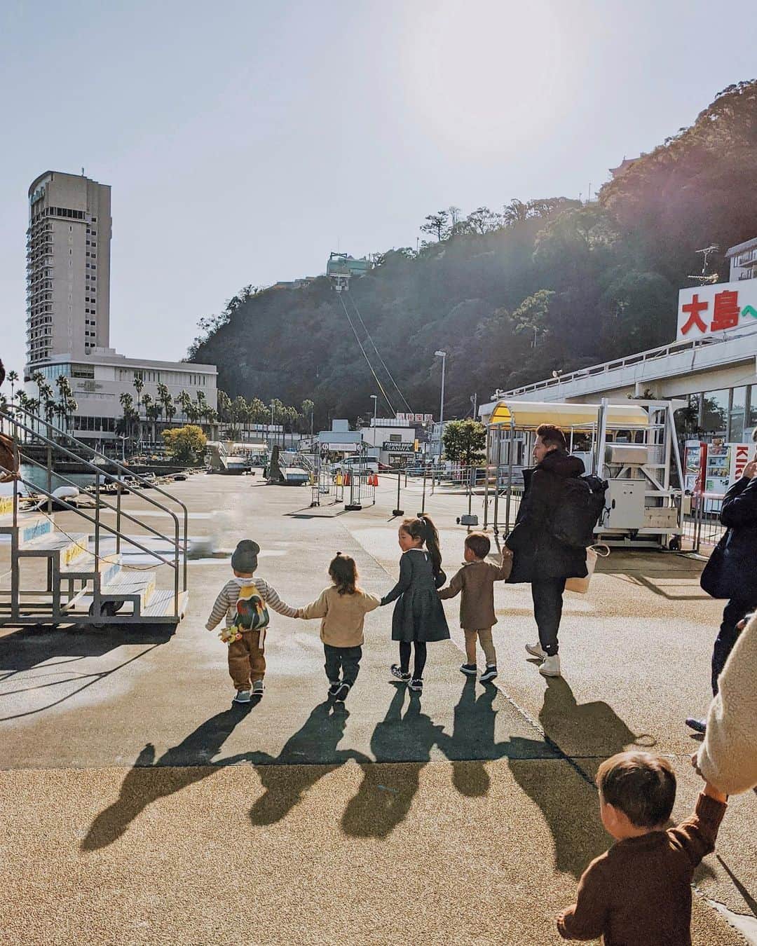中川珠里さんのインスタグラム写真 - (中川珠里Instagram)「.﻿ 初めての伊豆大島。﻿ １番の目的は星空を見に！！🌌﻿ 新しいpixelだとこんなに綺麗に撮影できるよ‼️﻿ カメラつけると自動で星空モードになるのも凄い。﻿ ﻿ 今回はgooglepixelの撮影で４家族で行ってきたよ😎﻿ バス旅行みたいで最高に楽しかった💕﻿ 美味しいものがいっぱい食べれて温泉も入って景色も最高で......﻿ また次は夏に来たいな！﻿ ﻿ まだまだ投稿続きます..♡﻿ ﻿ ﻿ #pixelxで撮影#googleのスマホ﻿ #teampixel#teampixelの旅 #伊豆大島﻿#oshima#familytrip」12月4日 20時46分 - juri1104
