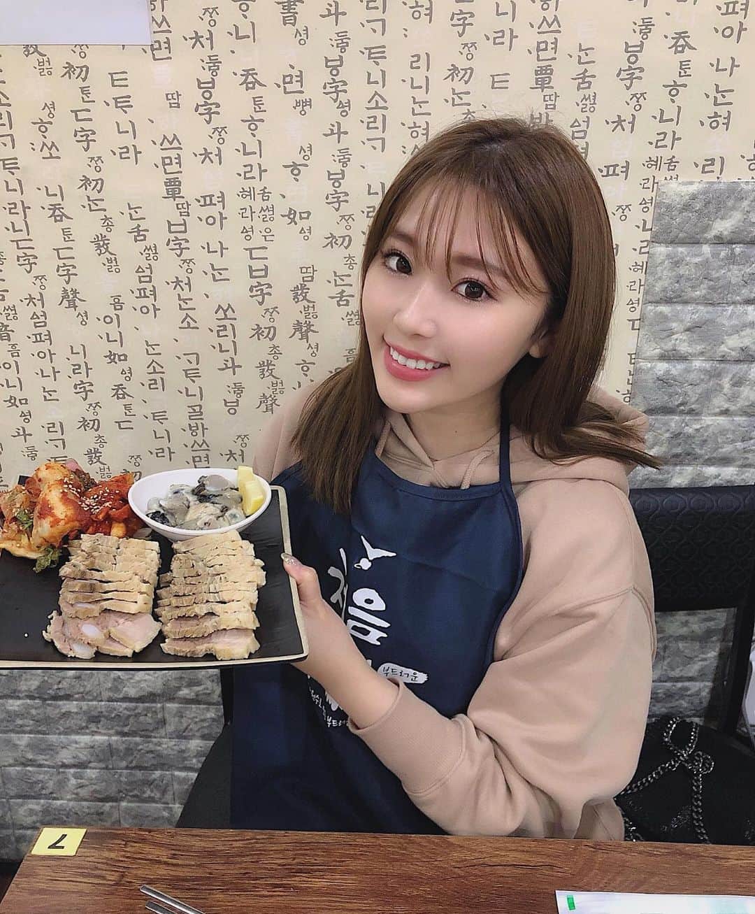 藤川沙弥のインスタグラム：「𓌉◯𓇋﻿ ﻿ ずっと気になってたお店﻿ 牡蠣ポッサム🤤﻿ ポッサムと牡蠣を一緒に巻き巻き‼︎﻿ とカムジャタン🥘﻿ ﻿ 本当はゴロゴロ🥔入ってないけど﻿ じゃがいもサービスしてくれて優しい🥺﻿ ﻿ ここだけの話、本当は﻿ タットリタンを食べにきたのに﻿ なぜか、カムジャタンをオーダー🙄笑﻿ 次回はタットリタン食べるぞーっ！﻿ ﻿ ﻿ 鍾路３街にある＂和通本家＂﻿ ファトンポンガ / 화통본가です📍﻿ ﻿ ﻿」