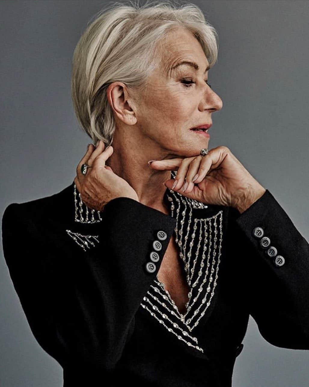 ValGarlandさんのインスタグラム写真 - (ValGarlandInstagram)「#womenwednesday @helenmirren @voguespain 😍 ‘Age is no issue’ #ClaimBeautyAtAnyAge #VogueSinEdad @cncreativestudio @mccann_paris . Photography @belaadler2  Styling @beamachh  Makeup @thevalgarland @lorealmakeup Hair @victoralvarezbeauty  Production @ruthvarillas @cristinaserrano  @susanahdez2018 . . . #helenmirren #damehelenmirren #voguespain #vogue #covershoot #novemberissue #ValGarland #makeupbyValGarland #VALidated #inmymakeupchair #makeuplife #setlife #queen #celebrity #icon #actress #bosslady #empoweredwomen #womenempowerment #inspirationalwomen #inspiringwomen #womeninspiringwomen #helenmirrenforever #agelessbeauty #ageisnoissue #beautyatanyage」12月4日 21時04分 - thevalgarland