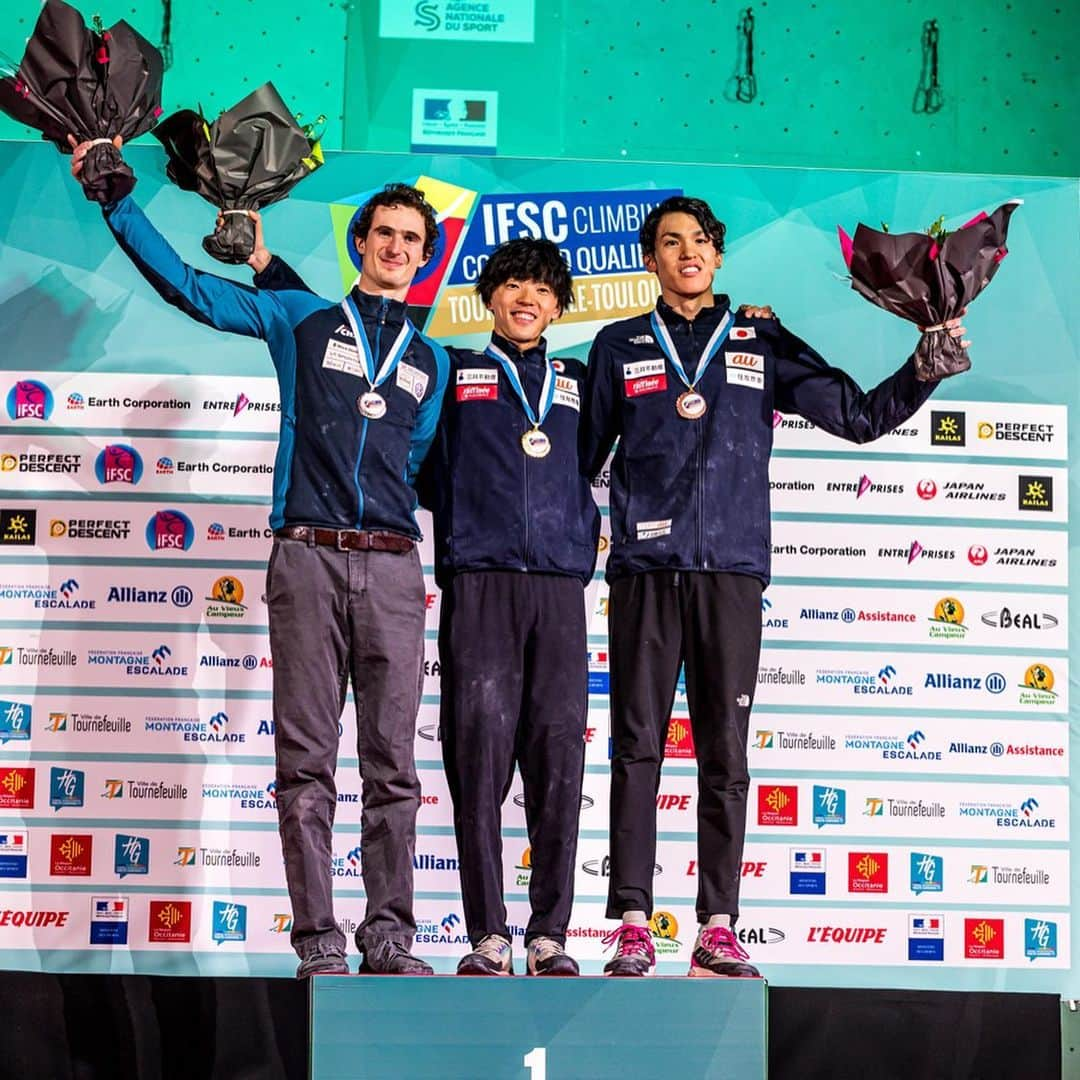 楢﨑明智さんのインスタグラム写真 - (楢﨑明智Instagram)「The last competition of the season 2019 is over! The 3rd place🥉 In the beginning of the world cup season, I lost in qualifications. In the later, I started to go thorough to the finals. In the very end, I’m so happy to be on the podium😁 I could climb in this long long season without injury. I really appreciate all great supporters and fans. Thank you very much🙇🏻‍♂️ I will have some break then start hard training to be stronger ❗️ • Congratulations @fujii_kokoro 🏅 • 今年最後の大会が終わりました！ 結果は3位🥉 今シーズンはワールドカップで予選落ちから始まりましたが、後半からは何度か決勝にも残れるようになり最後の最後で表彰台に乗れて本当に嬉しいです😁 この長いシーズンを怪我なく乗り越えられたのは普段からサポートや応援してくださってる方達のお陰です。 どうもありがとうございました🙇🏻‍♂️ 少し休んでからより強くなる為にトレーニング頑張ります❗️ • Photo by @vladek_zumr  @thecircuitclimbing 📸 • #TEAMau #日新火災 @adidasterrex @frictionlabs」12月4日 21時07分 - meichi_narasaki