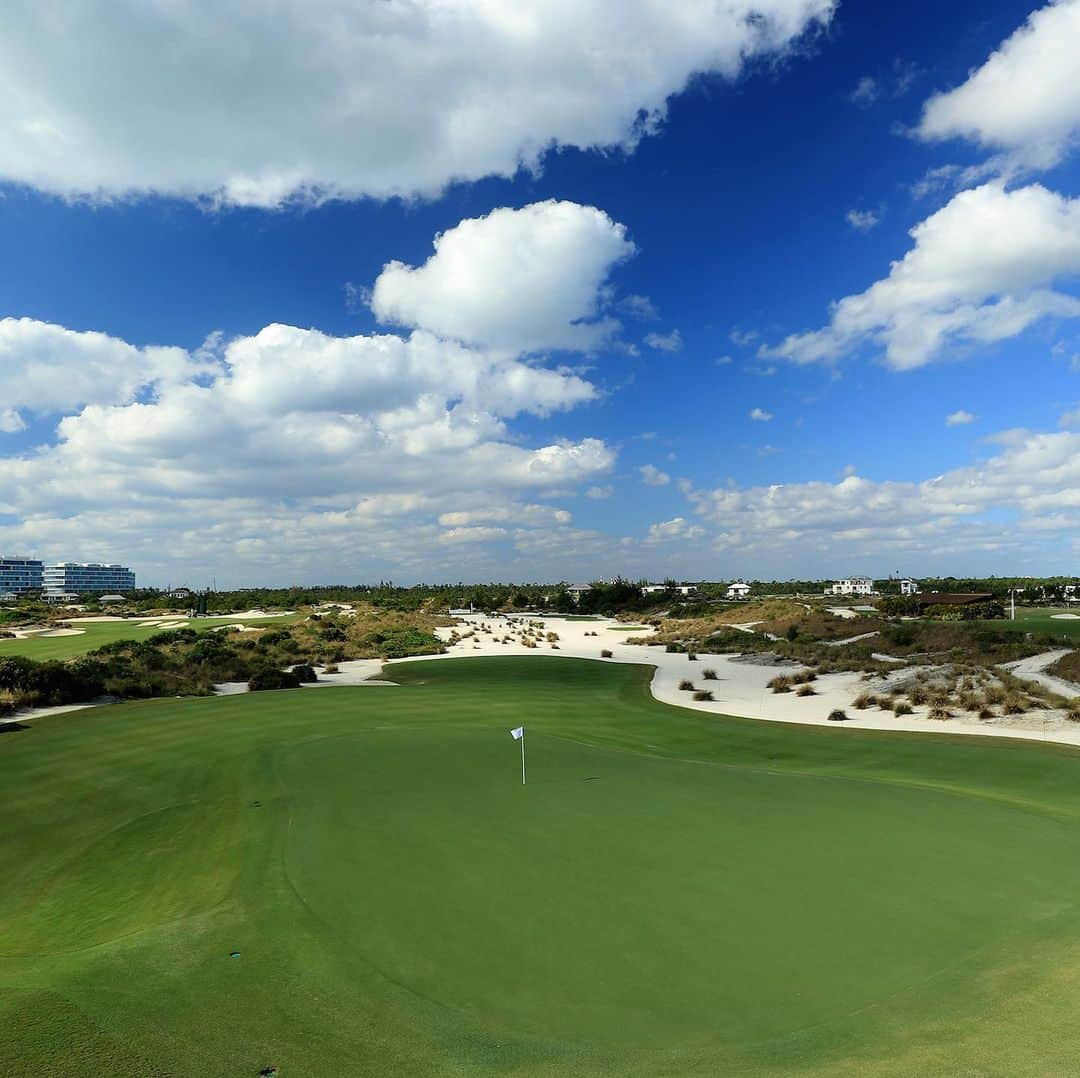 アーニー・エルスさんのインスタグラム写真 - (アーニー・エルスInstagram)「Very proud of our Ernie Els Design golf course at beautiful Albany Bahamas. Sending my best wishes to everyone for a great week at #heroworldchallenge @pgatour Thanks @davidcannongolfphoto for the pic! 👌」12月4日 21時22分 - ernieelsgolf