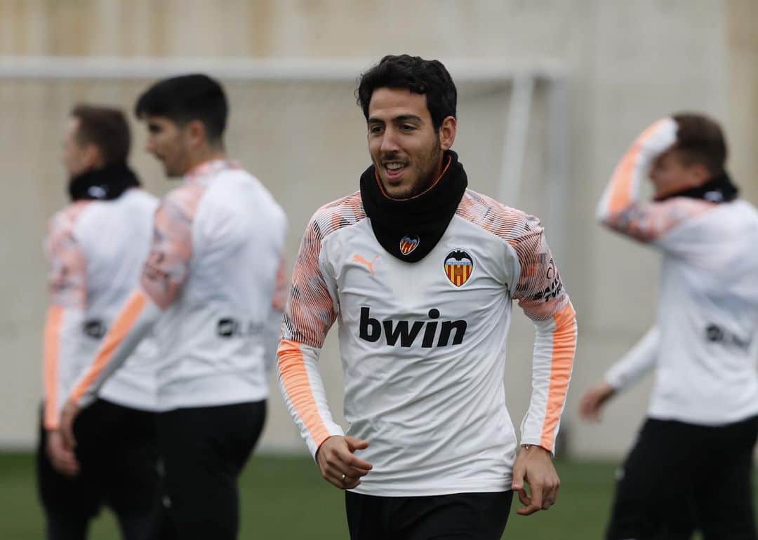 ダニエル・パレホのインスタグラム：「Semana de derbi... 🦇⚽️😀 #amuntsempre」