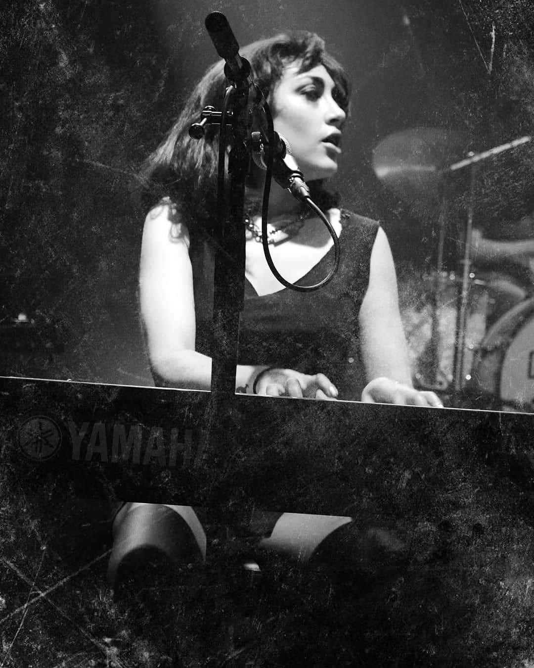 キティー・デイジー＆ルイスのインスタグラム：「Gearing up to play a few festivals next year! What's been your most memorable KDL gig? 👇🏽😃 Photo by @warholster」