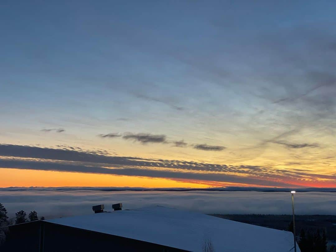 伊藤さつきさんのインスタグラム写真 - (伊藤さつきInstagram)「Idre☀️ #sky#winter#ski#nonfilter#sweden #3週間滞在#4回晴れた#太陽大事 🇸🇪✈︎🇨🇦」12月4日 21時41分 - satsukiito