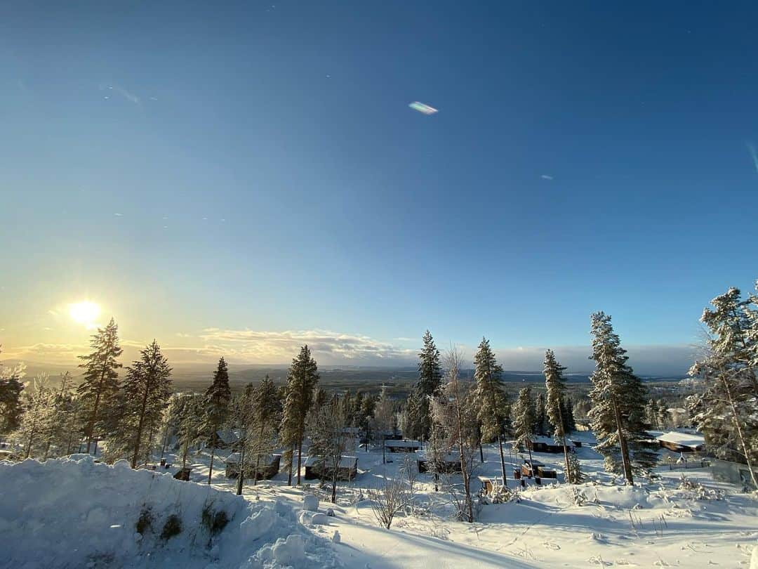 伊藤さつきさんのインスタグラム写真 - (伊藤さつきInstagram)「Idre☀️ #sky#winter#ski#nonfilter#sweden #3週間滞在#4回晴れた#太陽大事 🇸🇪✈︎🇨🇦」12月4日 21時41分 - satsukiito