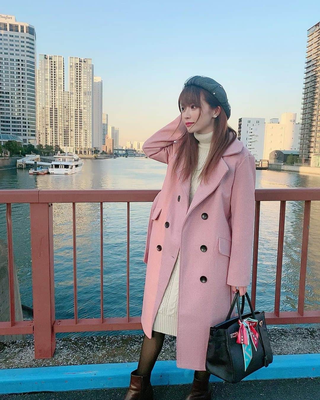 のインスタグラム：「今日着てたコートも @selectshop.dahlia のだよん☺💗 この色味見つけた瞬間一目惚れ😘❤️淡いピンク可愛いよね💕 沢山着よう🤗✨ . クーポンコード : 3GTZQ52C 割引 : 10%OFF 有効期限 : 12/04〜01/05  使用条件 : 10,000円以上ご購入 . #selectshop #セレクトショップ #コート #ピンクコート #可愛すぎる #coat」