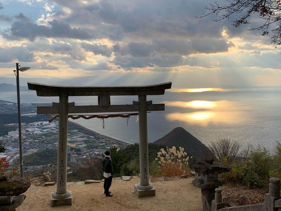 のインスタグラム：「素晴らしい景色なんです⛩  #絶景 #香川県 #高屋神社  #whatabeautifulview  #fantastic  #japan」