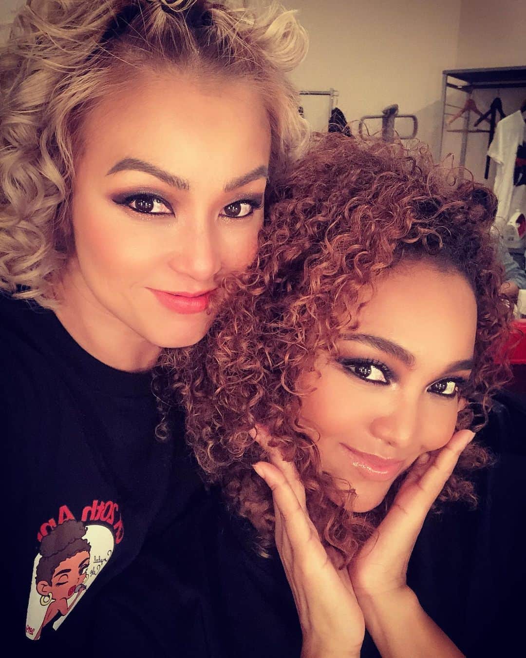Nazukiのインスタグラム：「Crystal Kay 20周年Live✨✨ FinalにKiss1曲踊らせて頂きました💋💋💋 15年もサポートさせてもらっていて、20年という節目そして40歳と言う私の節目にソロで踊らせてもらい最高なひと時でした✨✨ 今のありのままの自分を表現できて、感極まり泣いてしまったけど😭気持ちよく踊れて幸せだったな❤️ ほんとクリの現場はアットホームで、ハッピーな現場で毎回楽しみな現場です💛 20年おめでとう㊗️ これからも素敵な曲をみんなに届けてね🎁  Love❤️❤️ #crystalkay #live #20anniversary #billboardlivetokyo #dancer #dance #kiss #ダンサー #ダンス #ライブ」