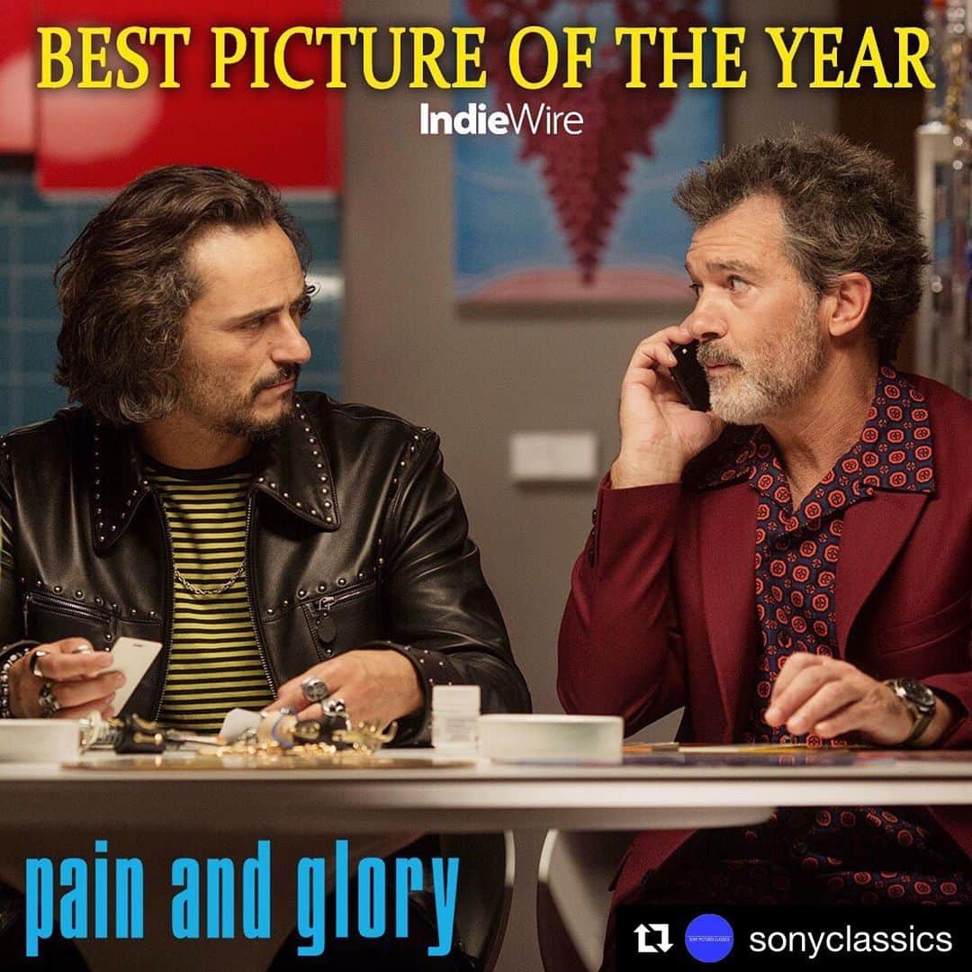 アントニオ・バンデラスさんのインスタグラム写真 - (アントニオ・バンデラスInstagram)「Pain and Glory, best movie of 2019 by IndieWire.  Thank you very much! _____ #Repost @sonyclassics ・・・ BEST PICTURE OF THE YEAR‼️👏👏 Eric Kohn from IndieWire selected PAIN AND GLORY as the #1 film of the year 👏👏🤩🤩 PAIN AND GLORY is now playing #painandglory #dolorygoria」12月4日 21時53分 - antoniobanderas