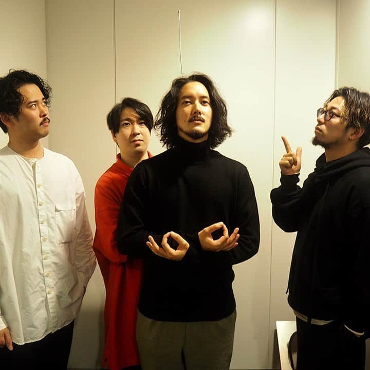 InterFM897さんのインスタグラム写真 - (InterFM897Instagram)「wed.11pm- WONK RADIO DJs: @WONK_TOKYO  エクスペリメンタルソウルバンドWONKがお送りする音楽的実験番組。今回は、先日配信リリースした新曲 #Signal 特集！完成までの裏話、制作の際、それぞれ影響を受けた楽曲もオンエア♫ キーボード江﨑がベース井上に要求したことで、バンドの危機に?? 📧 wonk@interfm.jp #interfm897 #radiko #wonkradio」12月4日 21時53分 - interfm897