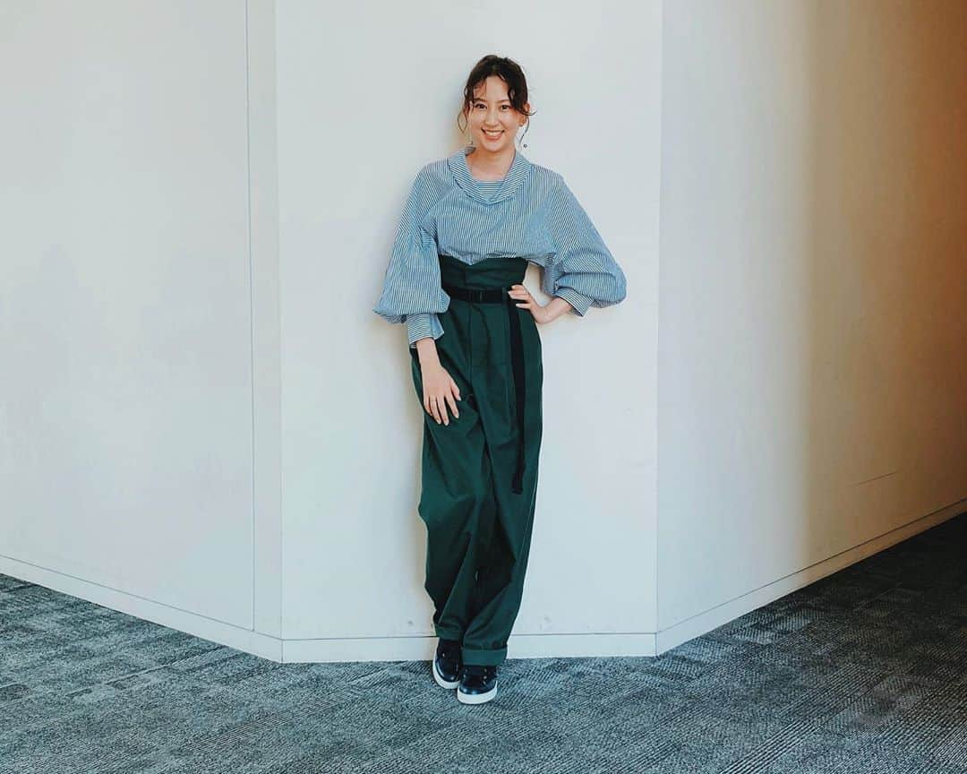 河北麻友子さんのインスタグラム写真 - (河北麻友子Instagram)「FASHION TOP: ENFÖLD  PANTS: någonstans EARRINGS: DRESS UP EVERYDAY NECKLACE: little emblem RINGS: e.m. SNEAKERS: DIANA #FASHION #衣装」12月4日 21時56分 - mayukokawakitaofficial