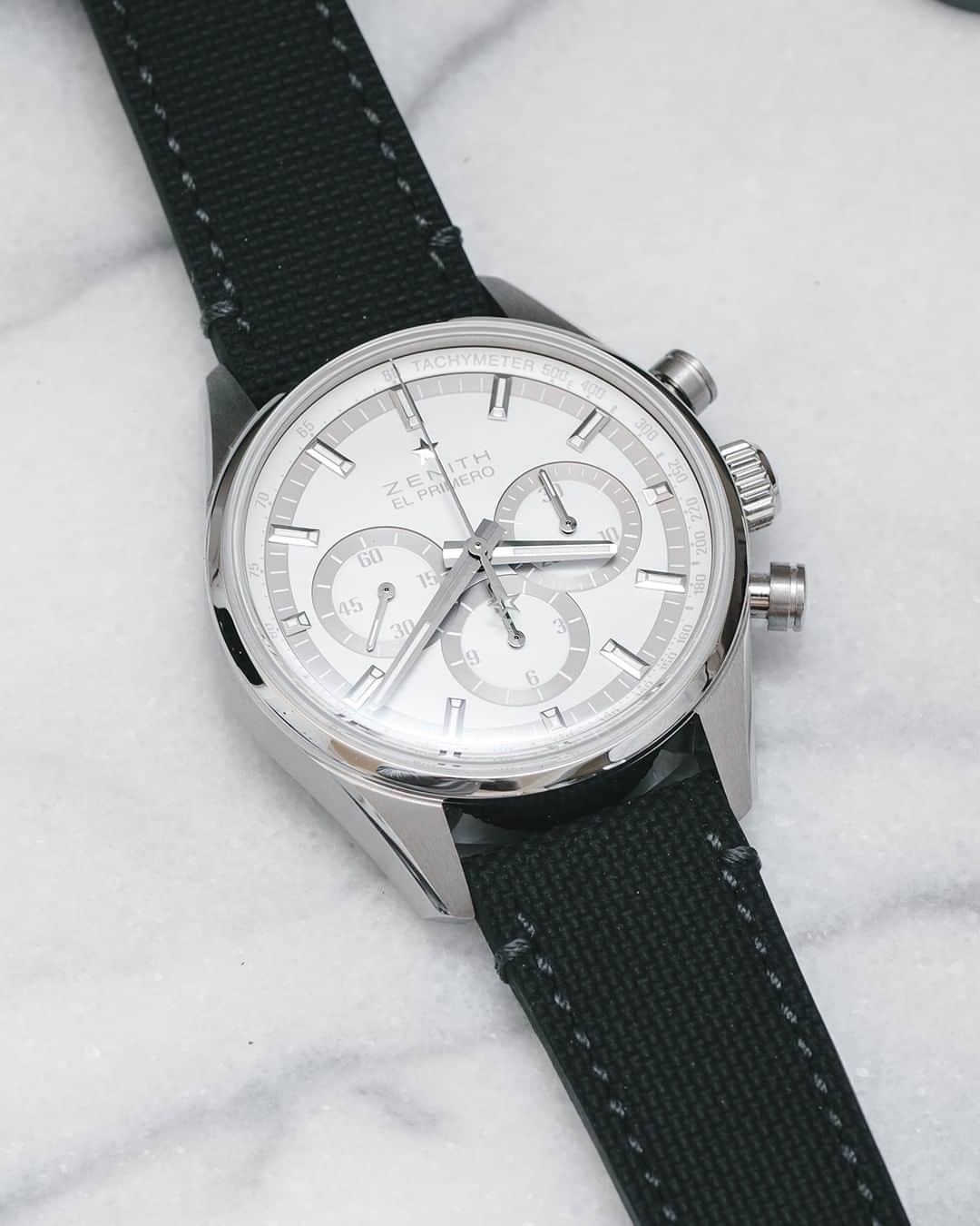 ゼニスのインスタグラム：「#Chronomaster: Pared down to its purest form, the special Chronomaster for @collectivehorology features a white dial with silver accents, and something of a rare feature, the dial doesn’t feature a date window.  #Zenith #ZenithWatches #CollectiveHorology #Watches #Watch #Watchesofinstagram #Watchfam #WatchoftheDay #Luxury #WatchAddict #Watchcollector #Horology #DailyWatch #ElPrimero #Chronograph #VintageWatches」