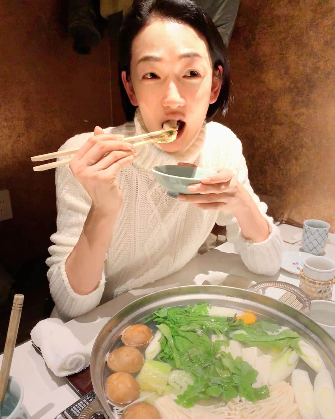 のインスタグラム：「そういえば久しぶりの　#食いしん坊シリーズ in 福岡 🤣 福岡でフグいただきます❤️ #aitominaga #冨永愛　#ふぐ鍋  #ふぐ刺し」