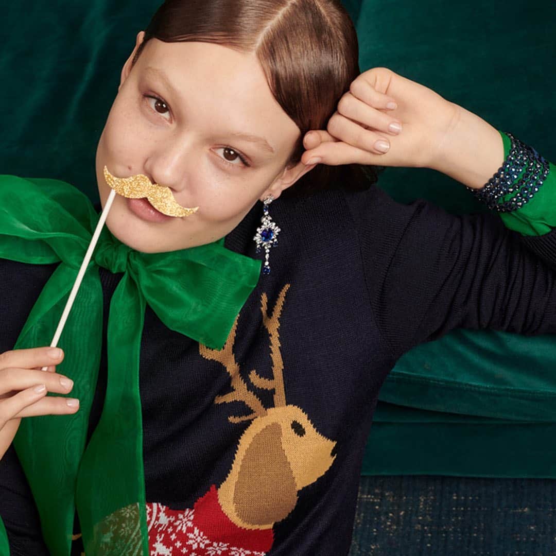 のインスタグラム：「Be silly, wear an ugly sweater, but above all shine brightly. #SparkDelight」