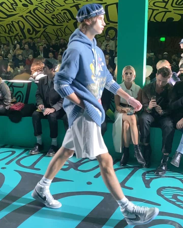 稲木ジョージのインスタグラム：「Save your money for the @dior x Air Jordan 1 sneakers 💸😳」