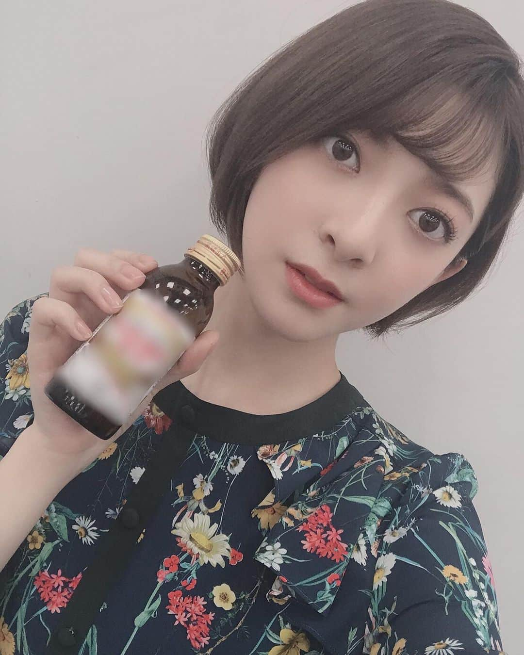 菅原りこさんのインスタグラム写真 - (菅原りこInstagram)「今日は会社で取材dayでした〜🤗🎶 今日着させていただいたお衣装もすごく可愛くってお気に入りです🥰✨ お花柄のワンピース👗💕 #@ruvieofficial さん☺️」12月4日 22時19分 - cherryfairy1123