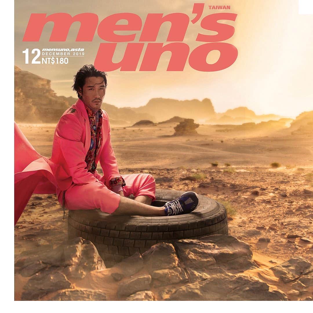 フー・ビンのインスタグラム：「From Mars with Love  #hubing #mensunotw #cover #photoshoot #desert #loneranger #hoii #versace #후빙#胡兵 #フービン #胡兵时尚观点 #胡兵全球Go  #fashiontrip #fashion#fashionicon #fashionindustry#gentlemen #chinesegentlemen #actor #chineseactor #chinesemodel#asianactor #style #styleman#menswear #mensstyle」