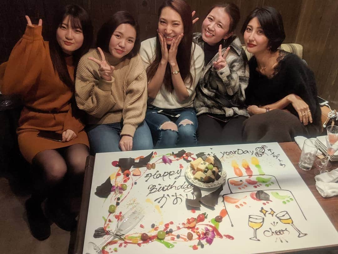 Lisaさんのインスタグラム写真 - (LisaInstagram)「. 誕生日おめでとう👏🏻♥️ . 良い一年になりますように😊♥️ #happybirthday#birthdayプレートの残骸にそれぞれの個性#闇深い子が多い#私の作ったキャラクターは不評でした#可愛いのに#フォークだけでつくったのに#結構うまくできたのに」12月4日 22時26分 - lisarobintweety