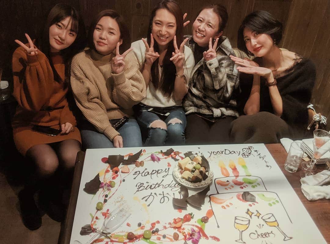 Lisaのインスタグラム：「. 誕生日おめでとう👏🏻♥️ . 良い一年になりますように😊♥️ #happybirthday#birthdayプレートの残骸にそれぞれの個性#闇深い子が多い#私の作ったキャラクターは不評でした#可愛いのに#フォークだけでつくったのに#結構うまくできたのに」