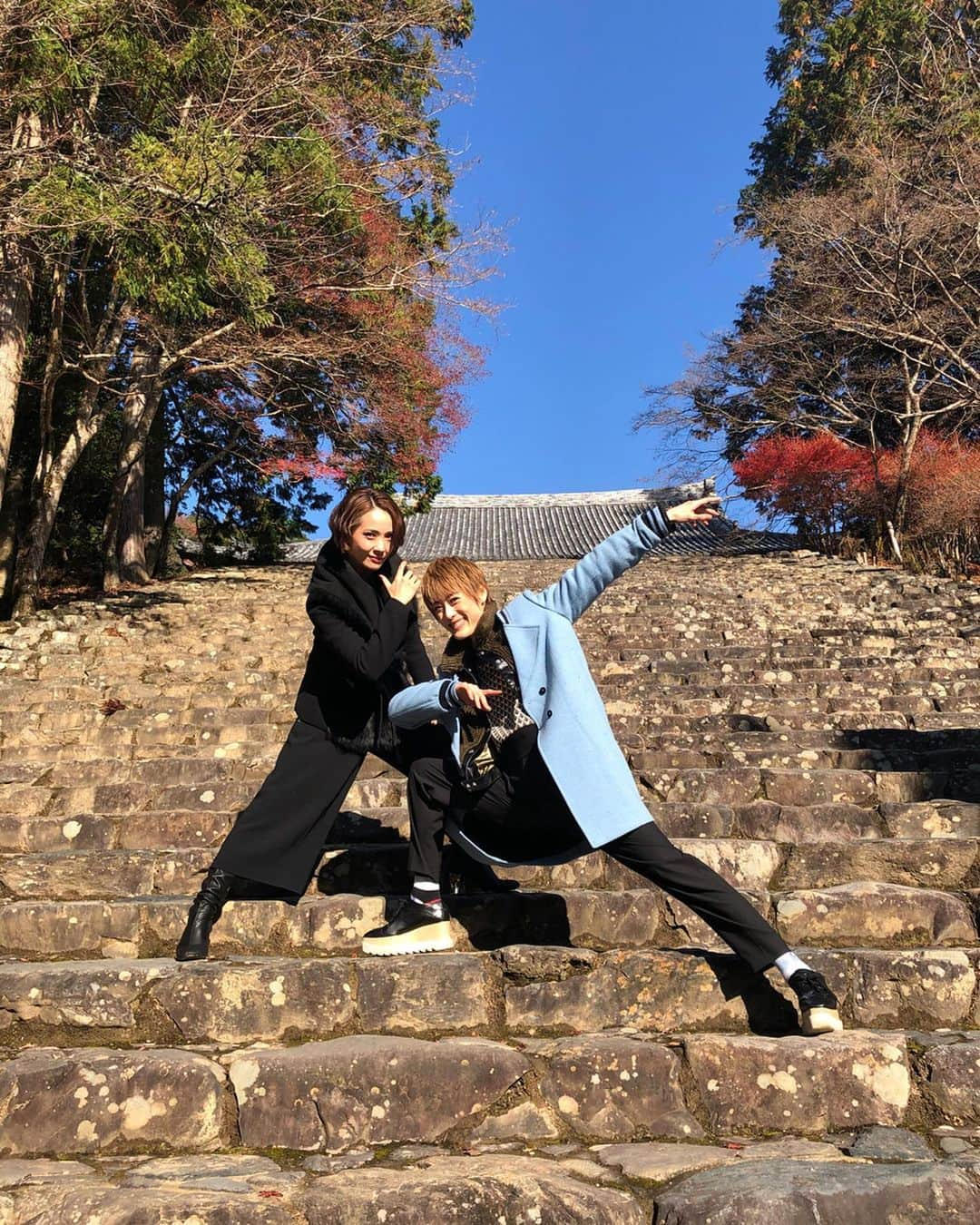 壱城あずささんのインスタグラム写真 - (壱城あずさInstagram)「.﻿ 如月と京都観光！！﻿ 神護寺、金閣寺、清水寺へ。﻿ どこも1000年以上の歴史があるお寺。﻿ 鮮やかな紅葉🍁自然が作り出す奇跡のような美しさに感動！！﻿ 魅力溢れる京都には心の浄化のためにも定期的に訪れたい😊﻿ ﻿ 如月といるとほんとにふざけてばかり🤣﻿ だけどそんな時間がとても幸せ💙💛﻿ ﻿ #京都#kyoto﻿ #紅葉﻿ #神護寺﻿ #金閣寺﻿ #清水寺﻿ #旅行﻿ #如月蓮﻿ #壱城あずさ﻿ #しーらん﻿」12月4日 22時50分 - shiiran1012