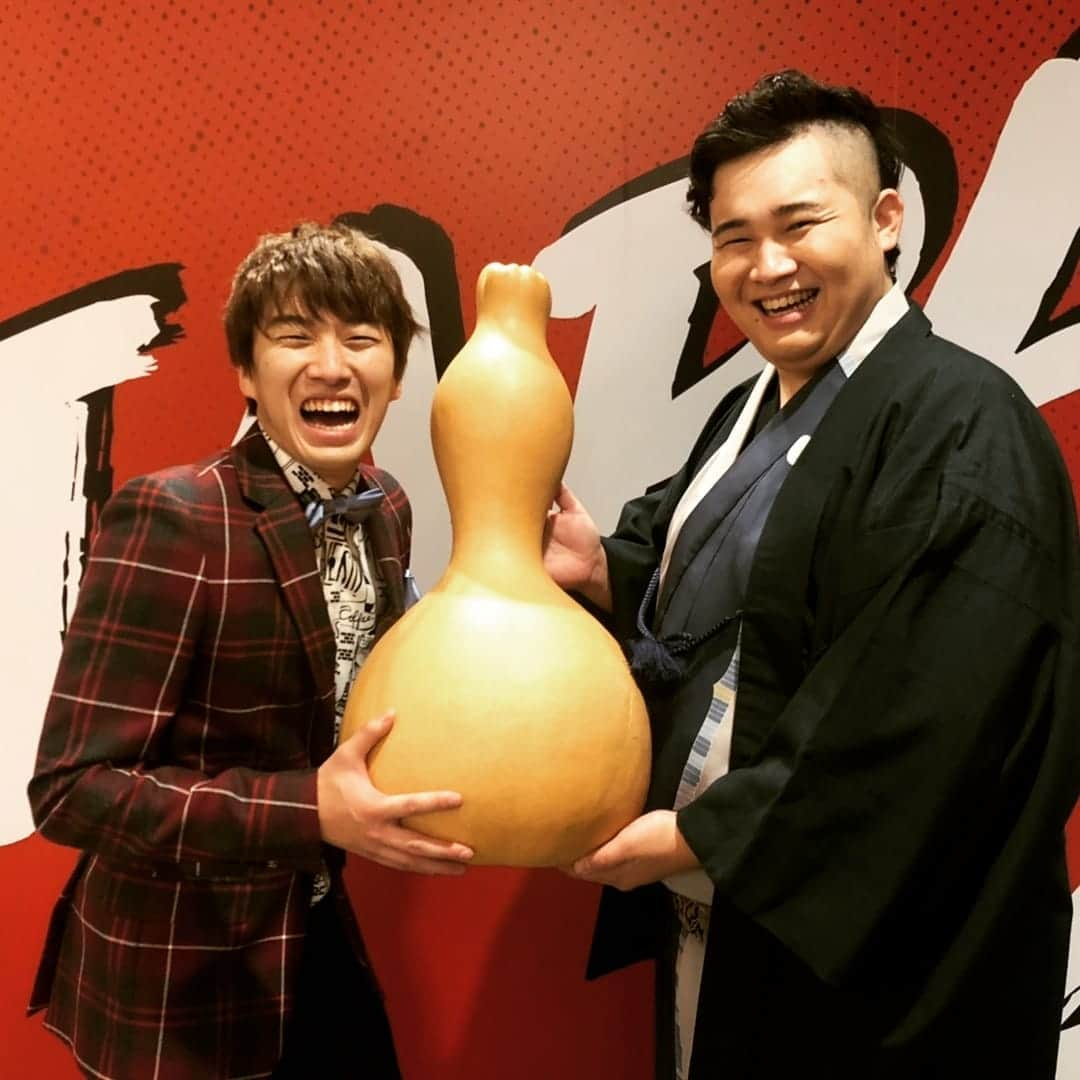 カンタさんのインスタグラム写真 - (カンタInstagram)「YouTubeFANFEST2019  2019年トレンド動画にも7位になりました。 本当に本当にありがとうございました。 この時代に生まれてこの仲間たちと切磋琢磨できてることが誇らしいです。  まだまだ僕らも僕らの人生も続きます。数年後どうなるかわかりませんが超楽しみ。そう思えるくらい今日はとてもいい日でした。  応援してくださるみんながここまで連れてきてくれたと思ってます。まだまだよろしくお願いします。」12月4日 22時51分 - kanta199404