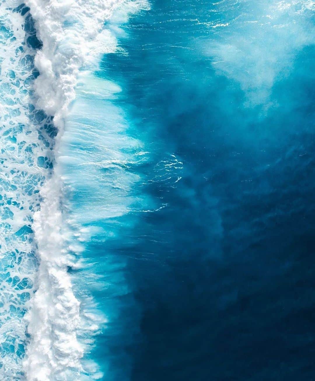 Canon Photographyさんのインスタグラム写真 - (Canon PhotographyInstagram)「A beautiful wave from above @riffstrum #waves #wave #ocean #drones #oceanlife」12月4日 22時46分 - cpcollectives
