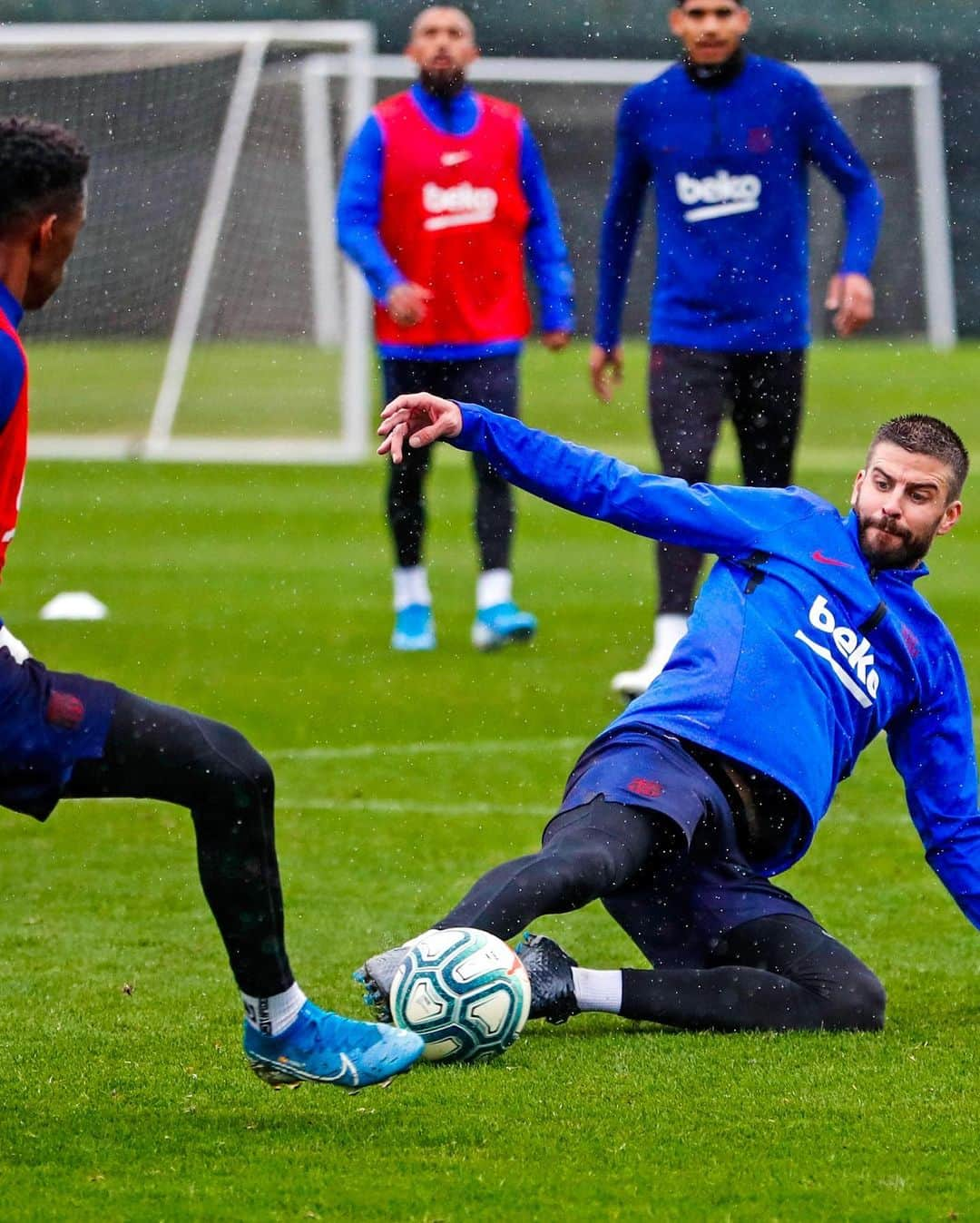 FCバルセロナさんのインスタグラム写真 - (FCバルセロナInstagram)「💪 Training day」12月4日 22時46分 - fcbarcelona