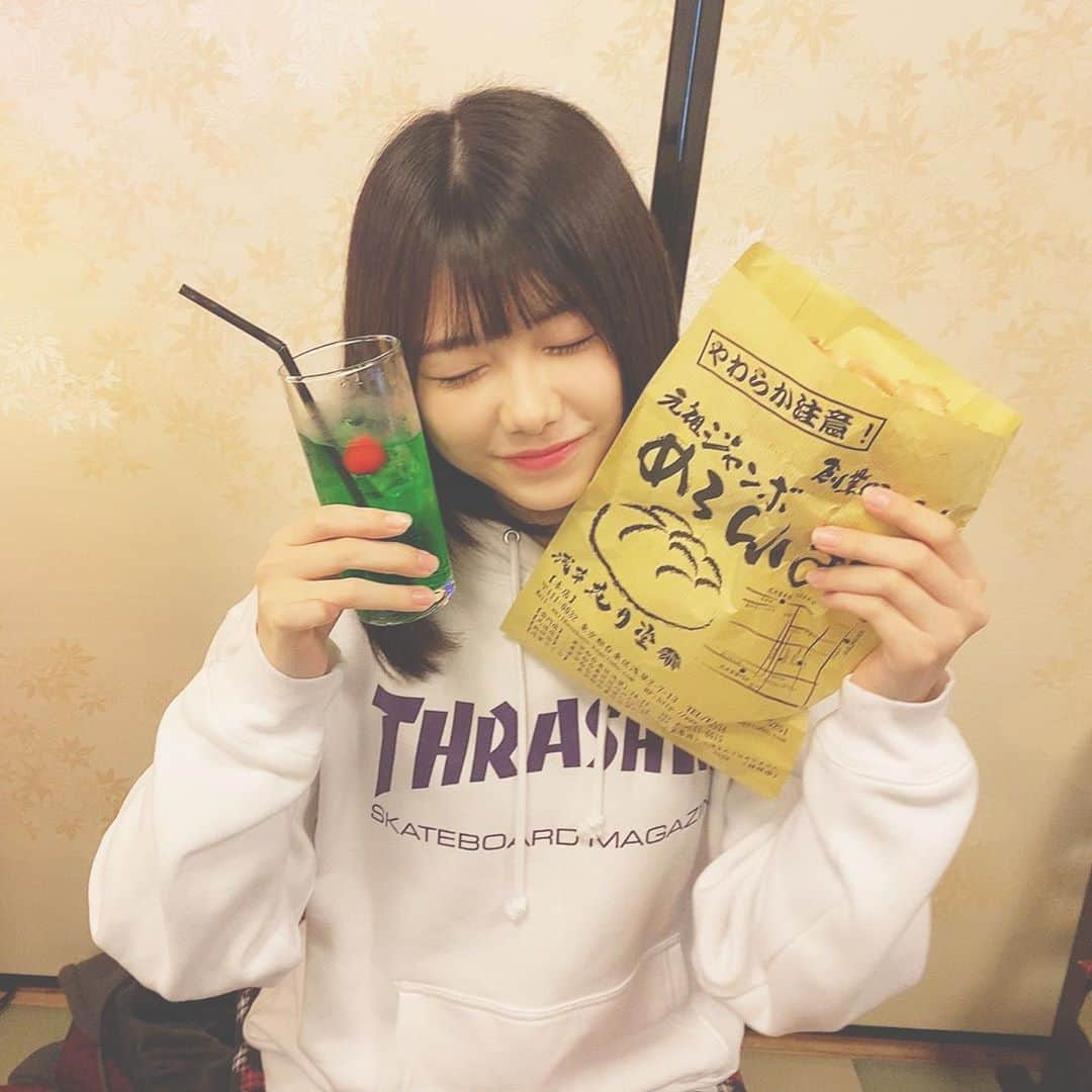 千葉恵里さんのインスタグラム写真 - (千葉恵里Instagram)「浅草行きました✨ ・ 花月堂のメロンパン最高すぎた!! できたてやばい〜🤍 一生食べたい(^o^) ・ ・ #浅草メロンパン #花月堂 #メロンソーダ #浅草 #きんぎょ #金魚すくい #雷門」12月4日 22時46分 - eriierii_1027