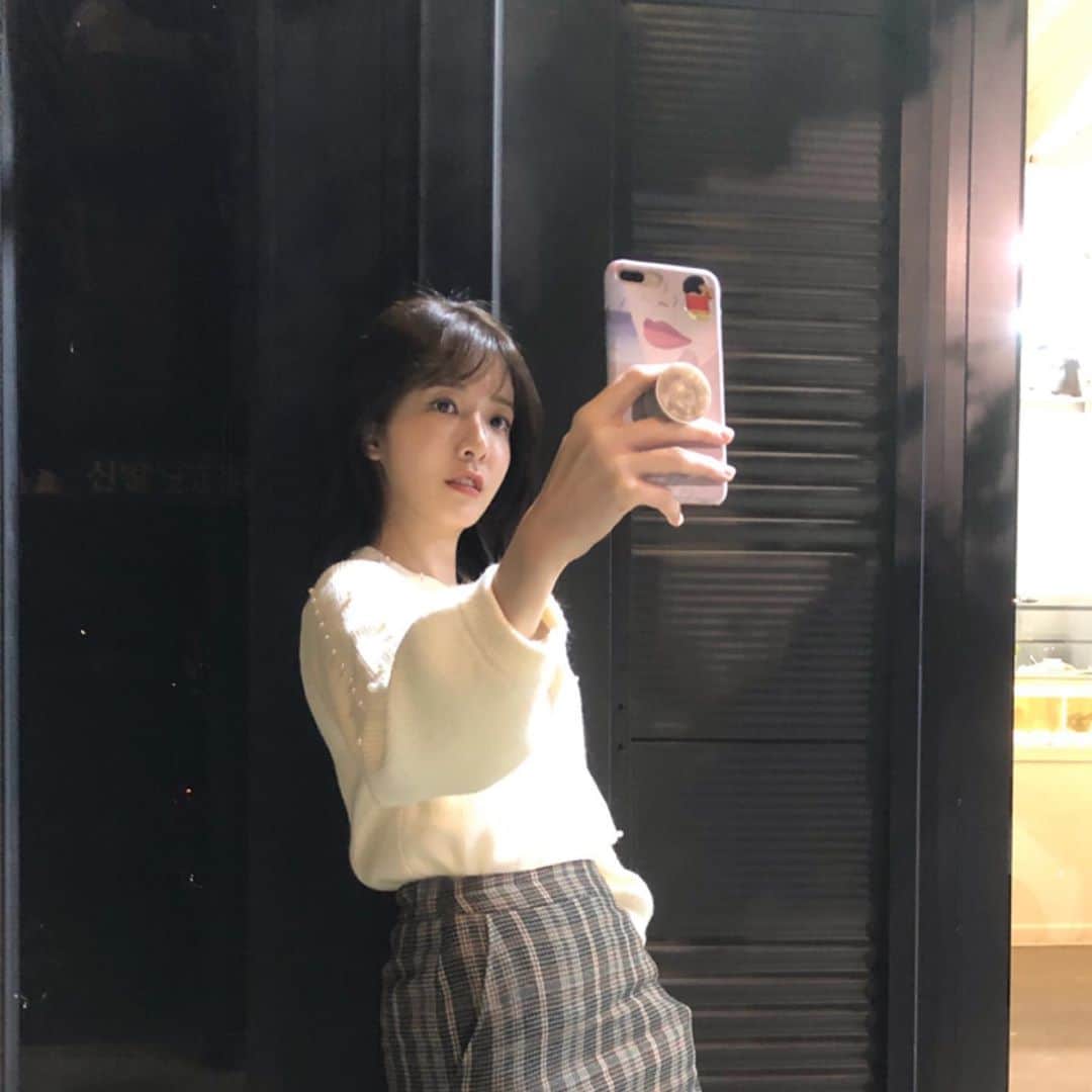 チョン・インソンのインスタグラム：「수요일이니까🤓💕 . 두 번 찾아뵙겠습니다________🙇🏻‍♀️ 잠시 후, 11:10 SBS 골목식당에서 만나요-🙋🏻‍♀️」