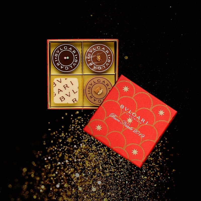 Luxury Card Japanさんのインスタグラム写真 - (Luxury Card JapanInstagram)「【🎁🎅🍫】﻿ アジアのベストレストラン50”で18位に輝いたイル・リストランテ ルカ・ファンティンより、ラグジュアリーカード会員様限定優待をご案内します。﻿ クリスマスディナーのご予約で、通常販売価格4,800円のクリスマス限定商品『ナターレ・ボックス2019』をプレゼント！﻿ 現代イタリア料理の真髄とエレガンスを探求する美食の旅を心ゆくまでお楽しみください。﻿ ﻿  予約受付期間：2019年12月16日まで﻿ ディナー対象期間：12月20日〜25日﻿ （24日は除く）﻿ ﻿ まだカードをお持ちでない方はこちら﻿ @luxurycardjapan﻿ ﻿ #イルリストランテルカファンティン #ブルガリ　#ブルガリイルチョコラート #ナターレボックス2019 #クリスマスディナー　#アジアのベストレストラン50 #ラグジュアリーカード　#チョコレート好き #チョコレート大好き #ブルガリチョコ #bvlgari #bvlgariilcioccolato #bvlgariilristorante #bvlgariilristorantelucafantin ﻿#luxurycard」12月5日 10時03分 - luxurycardjapan