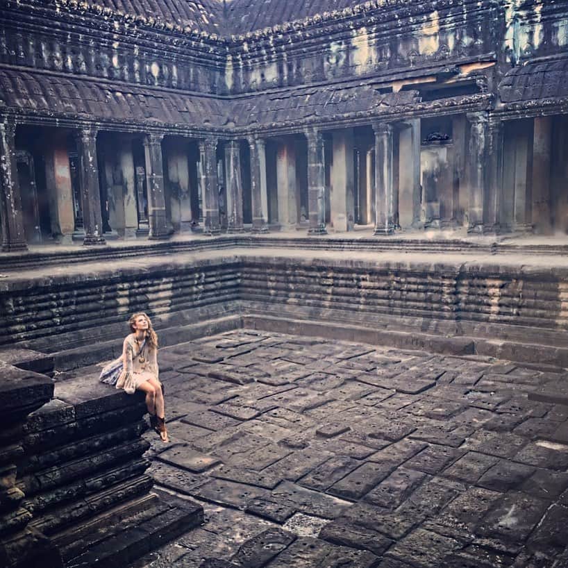アナリン・マッコードさんのインスタグラム写真 - (アナリン・マッコードInstagram)「Can’t wait to go home... 🇰🇭 #Cambodia #AngkorWat #Christmas2019」12月5日 8時44分 - theannalynnemccord
