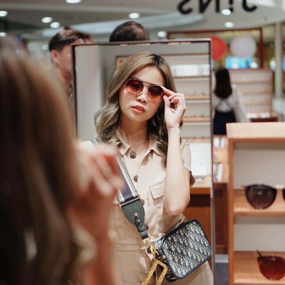 JINS PHILIPPINESさんのインスタグラム写真 - (JINS PHILIPPINESInstagram)「Frames or sunglasses? We got you both 👌🏼 It’s @vinaguerrero looking fierce in her #JINSPerfectPair 🔥 . . . . #JinsPerfectPair #jinseyewear #opticalph #jinsphilippines #stylisheyewear #eyeglassesph #eyefashion #fashionableglasses #fashionableeyewear #sunglassesph #eyewearph #designerglasses #smnorthedsa #smaura #smmakati #robinsonsplacemanila #smmegamall」12月5日 8時47分 - jins_philippines