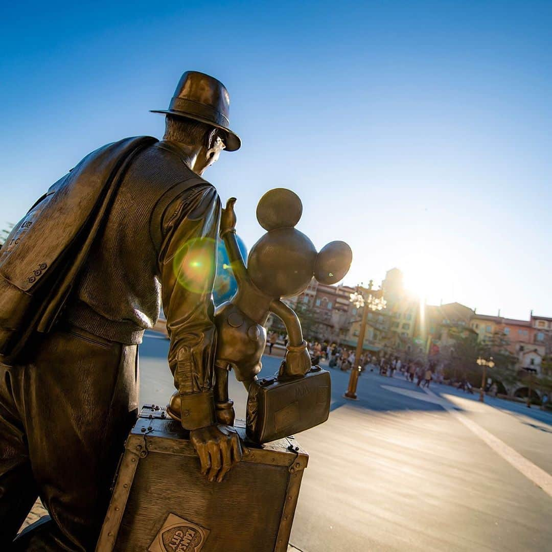 東京ディズニーリゾートさんのインスタグラム写真 - (東京ディズニーリゾートInstagram)「Filled with dreams and wishes. パートナーはいつでもそこに… #disneyseaaquasphere #tokyodisneysea #tokyodisneyresort #waltdisney #mickey #waltdisneybirthday #ディズニーシーアクアスフィア #東京ディズニーシー #東京ディズニーリゾートリゾート #ウォルトディズニー #誕生日 #ミッキー」12月5日 9時02分 - tokyodisneyresort_official