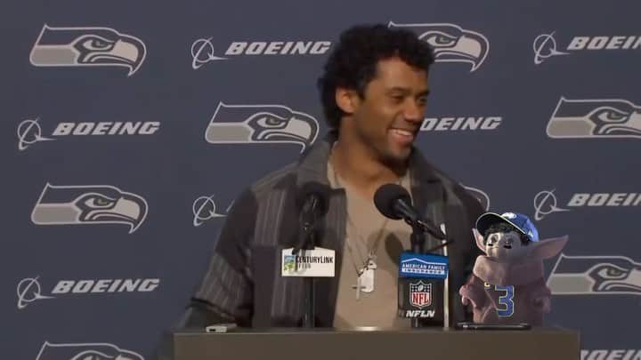 ラッセル・ウィルソンのインスタグラム：「Let’s keep this thing rolling! #GoHawks」