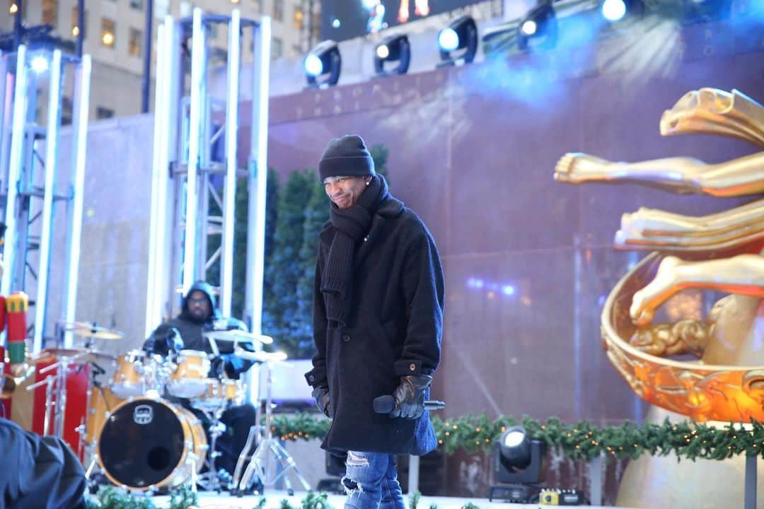 NE-YOさんのインスタグラム写真 - (NE-YOInstagram)「Y’all tunin in to the 🎄 tree lighting at Rockefeller Center on @nbc tonight?! #AnotherKindofChristmas」12月5日 9時09分 - neyo