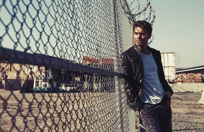 ポール・ウェズレイさんのインスタグラム写真 - (ポール・ウェズレイInstagram)「Shameless self promotion.  New feature in @treatsmag photographed by @johnrussophoto 📷  produced by @rosecefalu styled by @justinlynnstyling groomed by @nataliabruschi 👊」12月5日 9時28分 - paulwesley