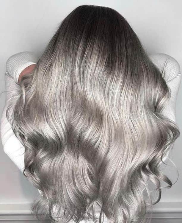 CosmoProf Beautyさんのインスタグラム写真 - (CosmoProf BeautyInstagram)「Unleash your inner Ice Queen ❄️👑⁣ ⁣ Hair by @thesamantherz using all @Joico:⁣⁣ ⁣ Teasylights: #BlondeLife Powder Lightener with 10 Volume LumiShine Developer⁣ ⁣ Root Melt: LumiShine Permanent Crème Color 5N with 10 Volume #LumiShine Developer⁣ ⁣ Mid-Lengths: LumiShine Permanent Crème Color 7N + 7BA with 10 Volume LumiShine Developer⁣⁣ ⁣ Toner: LumiShine Demi-Permanent Liquid Color 9V with 5 Volume LumiShine Developer⁣ ⁣ Save over 15% on 2lb size of Joico Blonde Life Lightener this month at #cosmoprofbeauty where you are #licensedtocreate⁣ ⁣ #repost #haircolorinspo #pearlblonde #icyblondehair #silverblonde #iceblonde」12月5日 9時35分 - cosmoprofbeauty