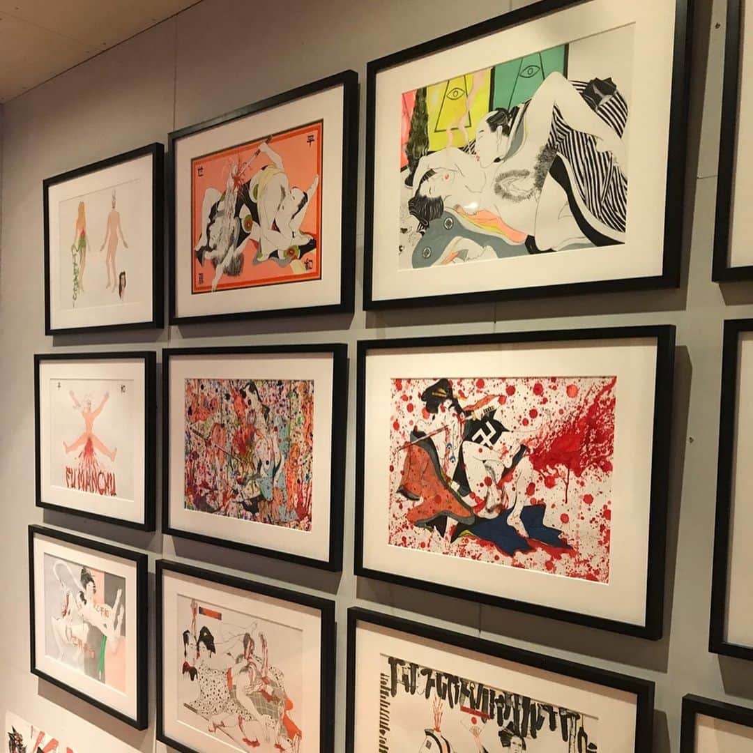 知念美加子さんのインスタグラム写真 - (知念美加子Instagram)「Art Exhibition 🌹 ・ ・ ・ 死にも可愛いがあるのか。笑 ・ ・ ・ ・ ・ ・ #ART #TOKYO #テノハ代官山  #luxuryofless」12月5日 9時54分 - chinenmikako
