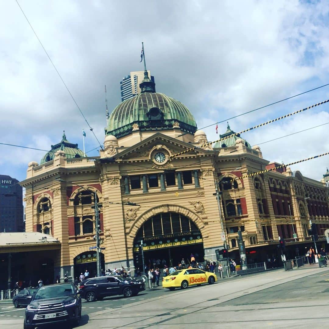 Man With A Missionさんのインスタグラム写真 - (Man With A MissionInstagram)「Nice to meet you Melbourne  Seems like it's full with art and music  初メルボルン アートト音楽ガイッパイ  #melbourne  #australia  #firsttime #manwithamission」12月5日 9時50分 - mwamofficial