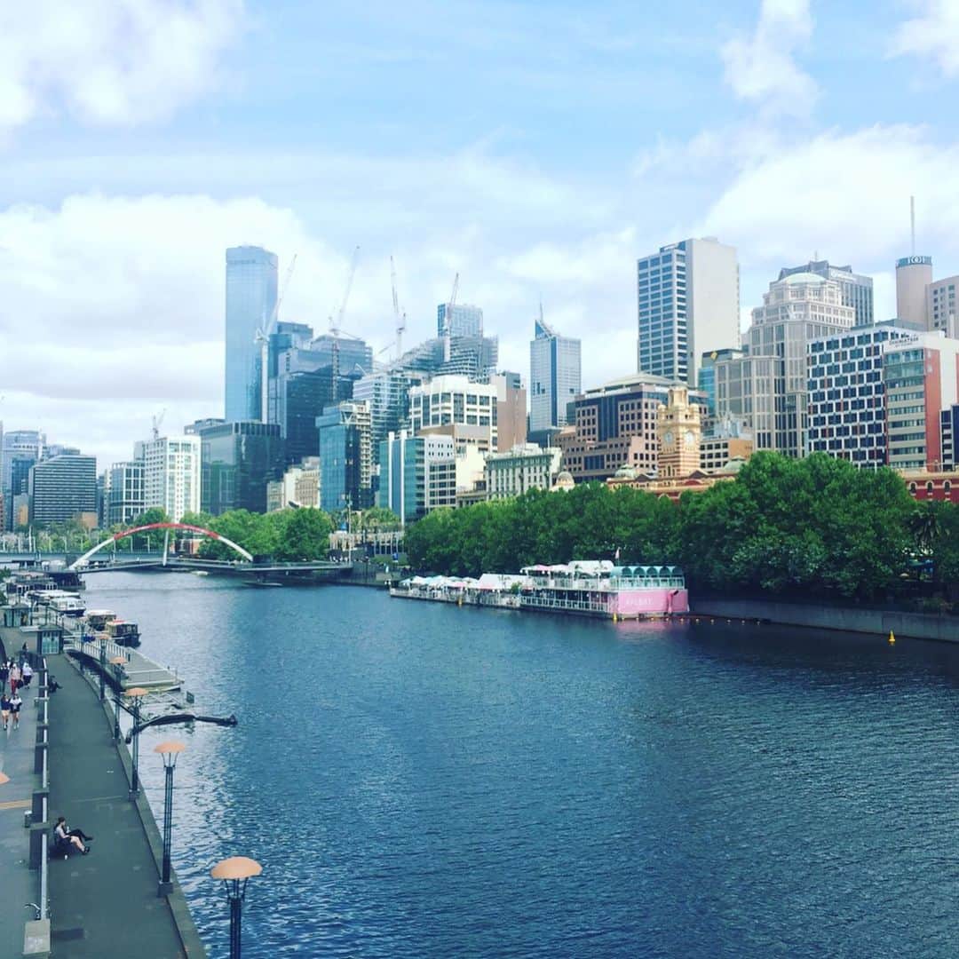 Man With A Missionさんのインスタグラム写真 - (Man With A MissionInstagram)「Nice to meet you Melbourne  Seems like it's full with art and music  初メルボルン アートト音楽ガイッパイ  #melbourne  #australia  #firsttime #manwithamission」12月5日 9時50分 - mwamofficial