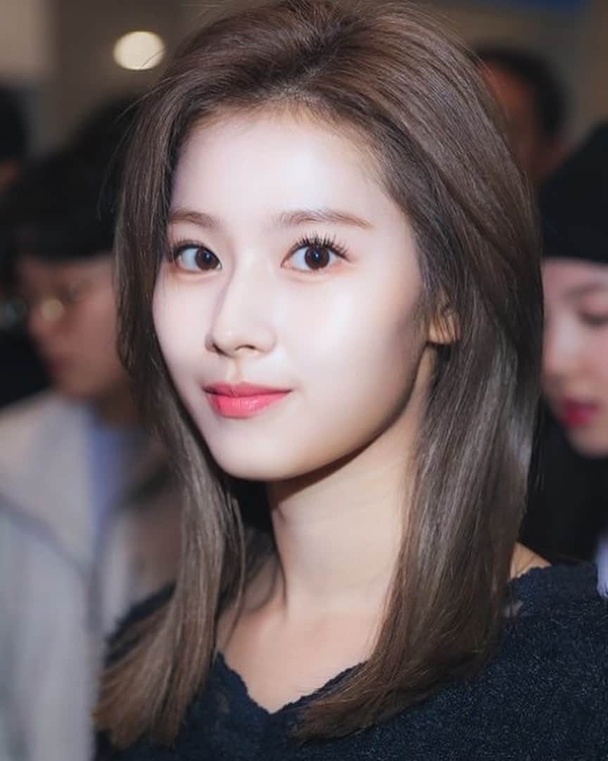 サナさんのインスタグラム写真 - (サナInstagram)「— : 🐿 ♩ #twice #sana #sanaminatozaki #minatozakisana #사나 #jyp #feelspecial #nosananolife #kpop 191125 ♪ Gimpo Airport [ © winterframe ]」12月5日 9時51分 - twicesana