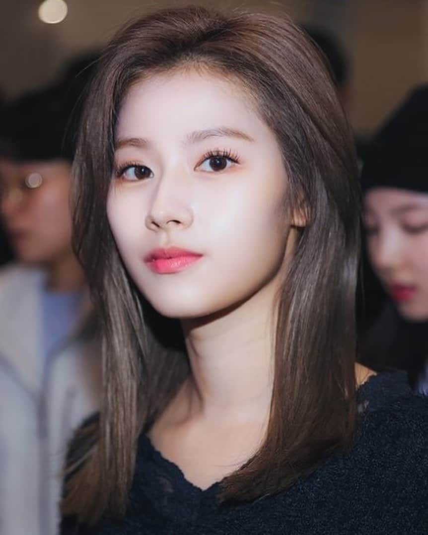 サナさんのインスタグラム写真 - (サナInstagram)「— : 🐿 ♩ #twice #sana #sanaminatozaki #minatozakisana #사나 #jyp #feelspecial #nosananolife #kpop 191125 ♪ Gimpo Airport [ © winterframe ]」12月5日 9時51分 - twicesana