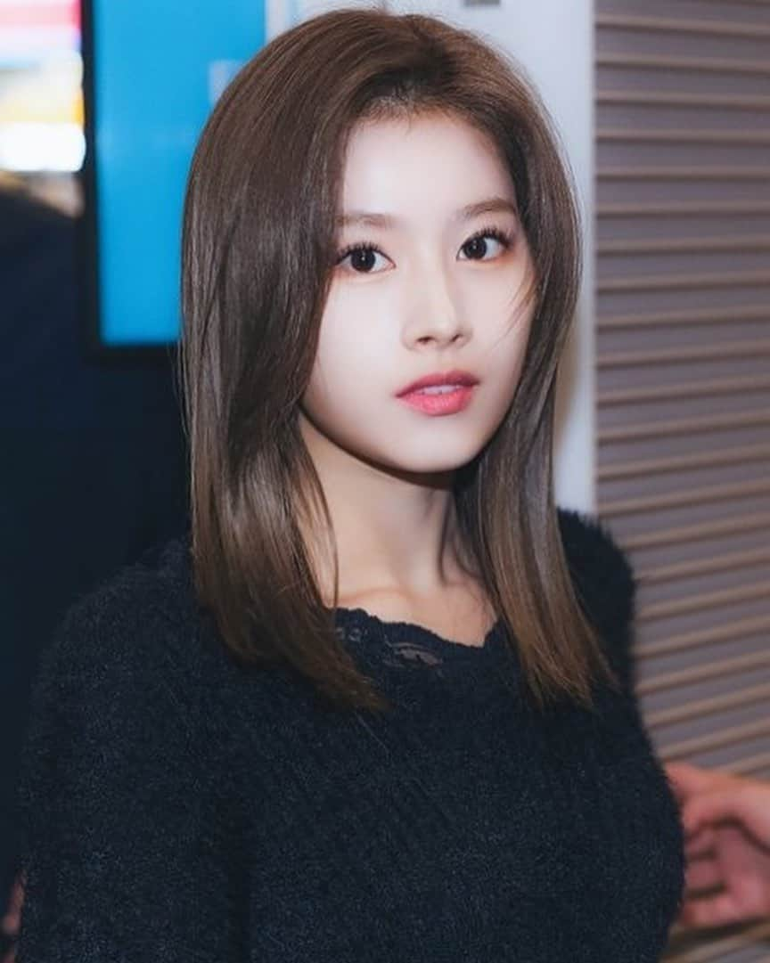 サナさんのインスタグラム写真 - (サナInstagram)「— : 🐿 ♩ #twice #sana #sanaminatozaki #minatozakisana #사나 #jyp #feelspecial #nosananolife #kpop 191125 ♪ Gimpo Airport [ © winterframe ]」12月5日 9時51分 - twicesana