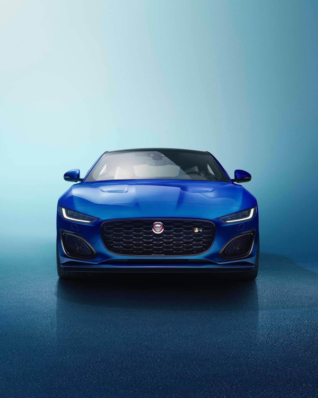 Jaguarさんのインスタグラム写真 - (JaguarInstagram)「New #Jaguar #FTYPE. Defined by luxury.  #Coupé #Luxury #Premium #Exclusive #Performance #Sport #SportsCar #CarsofInstagram #InstaCar」12月5日 1時02分 - jaguar